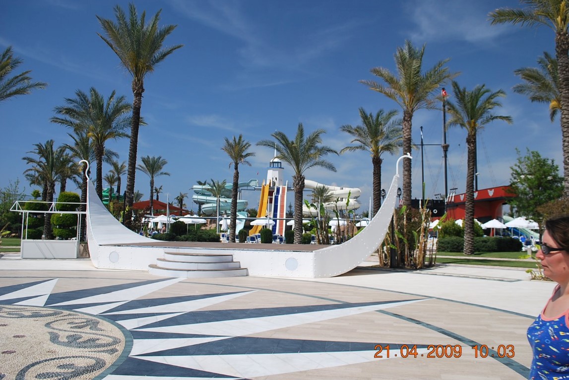 imagini hotel TITANIC LARA